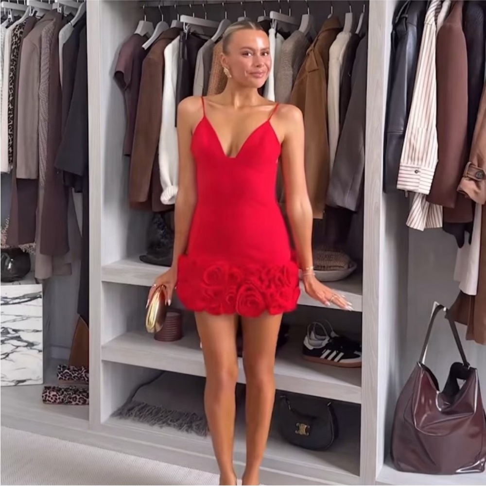 Zara- RED SHORT EMBOSSED FLORAL DRESS